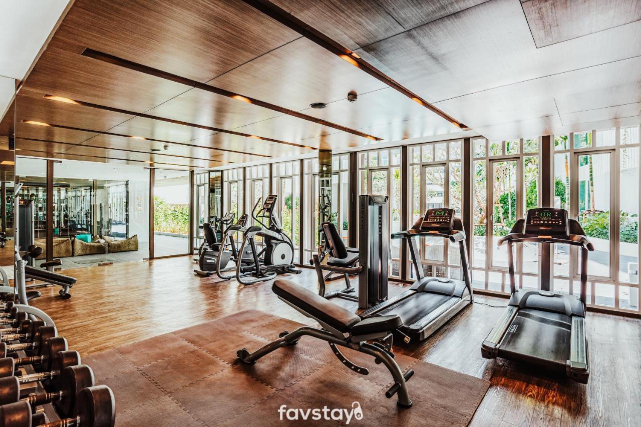 Favstay - The Base Downtown Phuket Ngoại thất bức ảnh