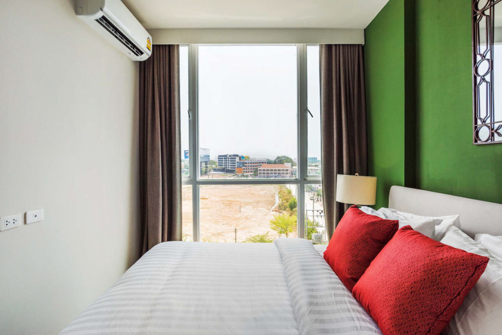 Favstay - The Base Downtown Phuket Ngoại thất bức ảnh