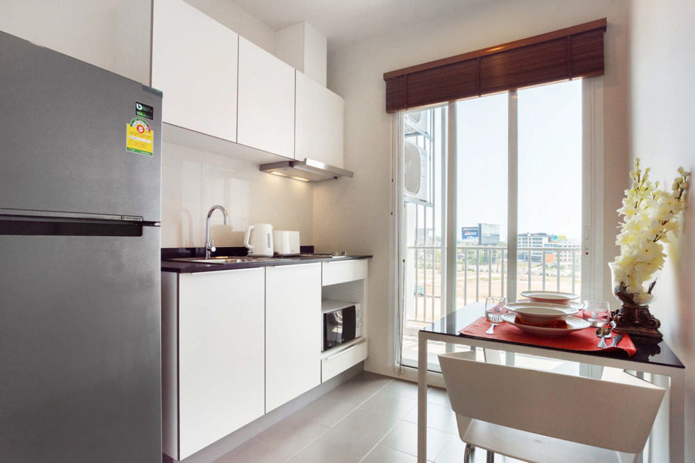 Favstay - The Base Downtown Phuket Ngoại thất bức ảnh