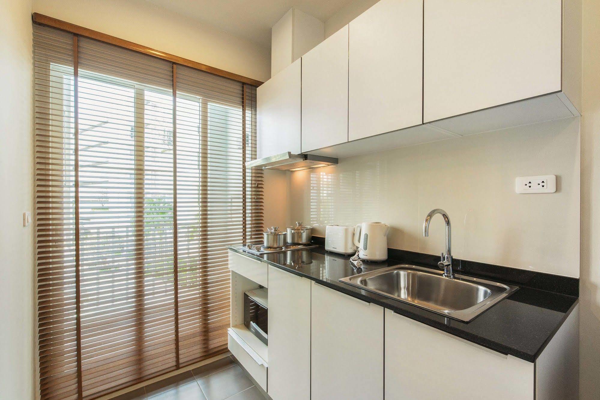 Favstay - The Base Downtown Phuket Ngoại thất bức ảnh