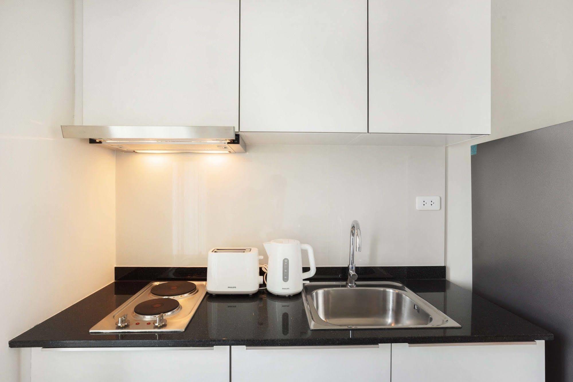 Favstay - The Base Downtown Phuket Ngoại thất bức ảnh