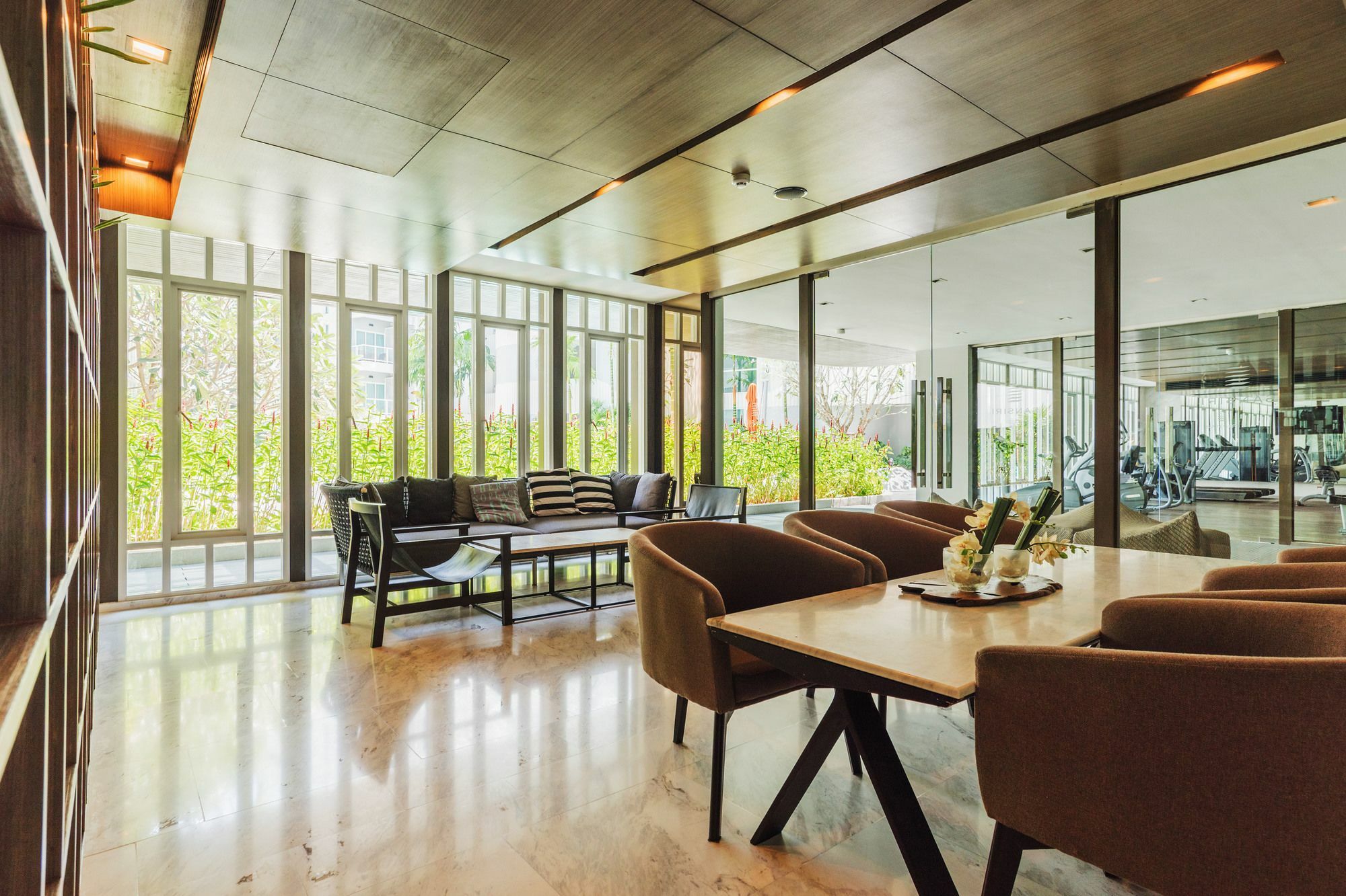 Favstay - The Base Downtown Phuket Ngoại thất bức ảnh