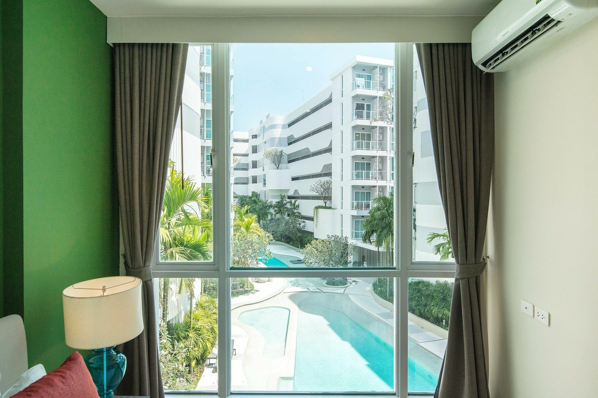 Favstay - The Base Downtown Phuket Ngoại thất bức ảnh